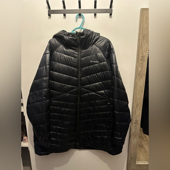 Women’s Columbia Winter Jacket - Picture 3 of 5